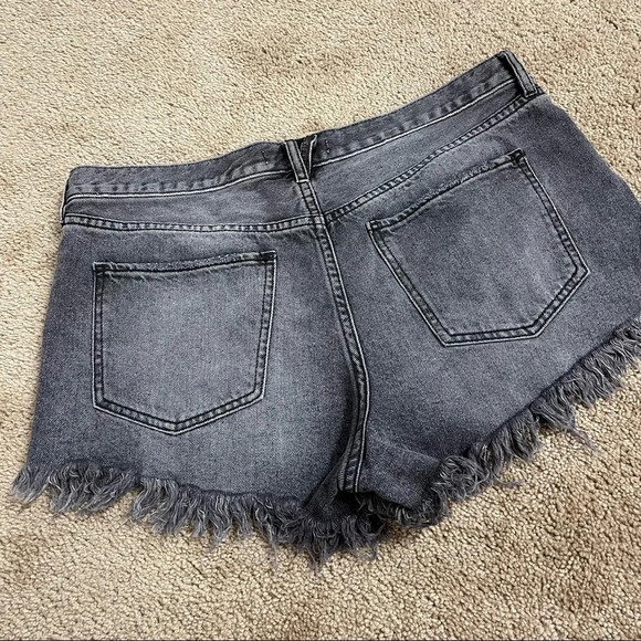 Free People Soft & Relaxed Cut Off Denim Shorts Black size 31 - Picture 7 of 8